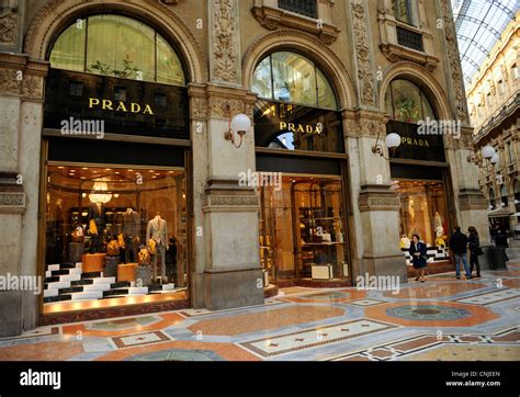 negozio scarpe prada milano|prada italia accesso.